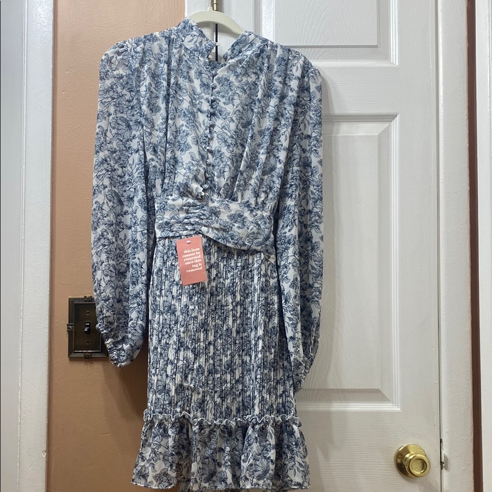 Ivy City Co Blue and White Floral Dress